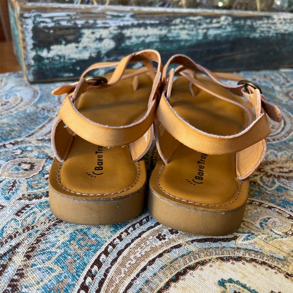 BareTraps vegan leather sandals natural size 10 cross arch and toe loop - Picture 3 of 8